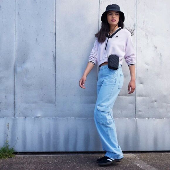 ADIDAS CROPPED V-NECK SWEATSHIRT IN ALMOST PINK - SIZE XS - Picture 6 of 10